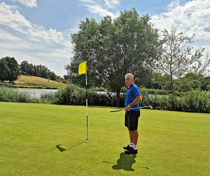 Jen pár centimetrů chybělo do Hole-In-One: Namura Reid na 15. jamce